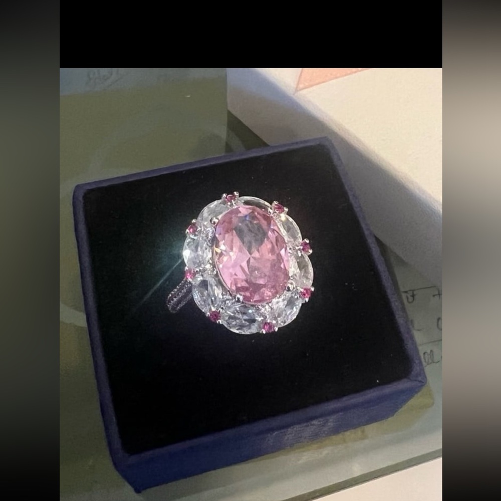 Brilliant finish oval amethyst 6.2CT silver ring with swarovski elements - Picture 8 of 13